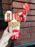 La Crepe OG, strawberry cheesecake shake
